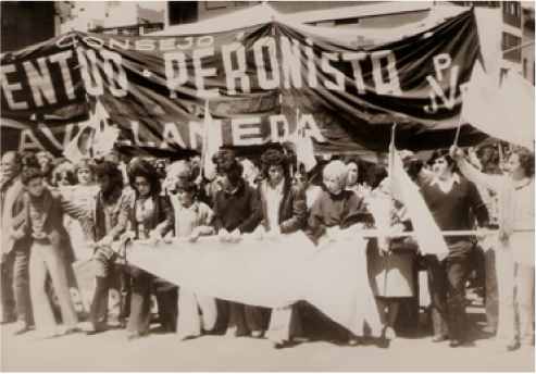 Fotografía sobre los obreros de Silos Molinos reclamando