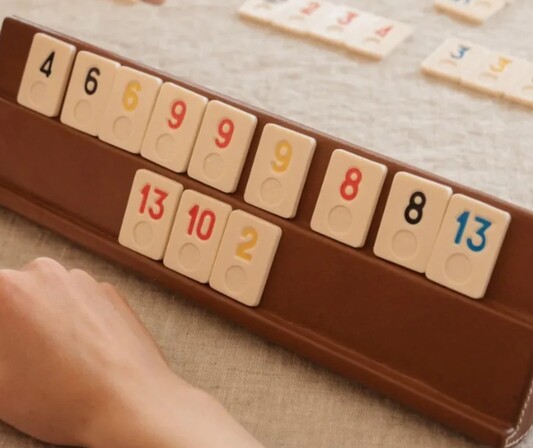 Jugar a juegos de mesa