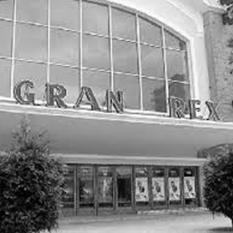 Foto en blanco y negro del cine Gran Rex, Miramar